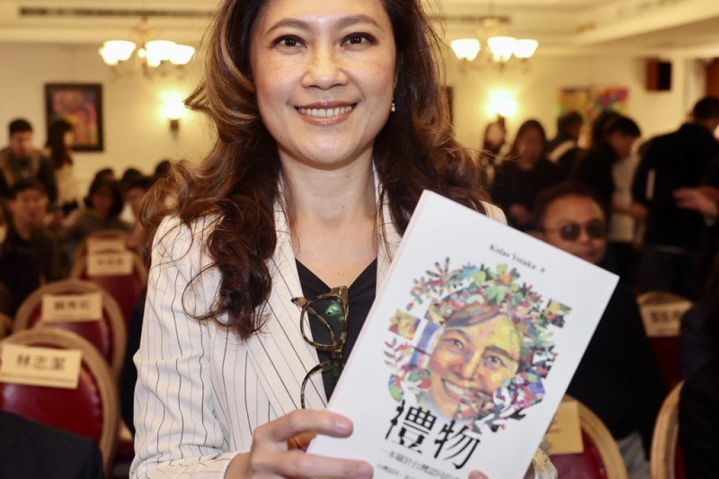 Kolas Yotaka推新書