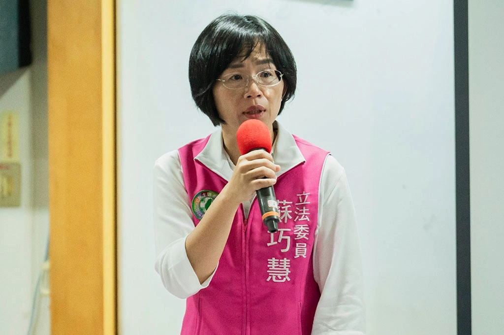 蘇巧慧披綠戰袍選新北市長...談板橋耶誕城嘆「市民最在意交通打結」:盼重新思考、創造讓新北人認同的活動!