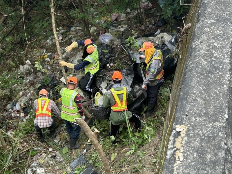 高市環保局籲髒亂點地主勿僥倖　代清除將求償