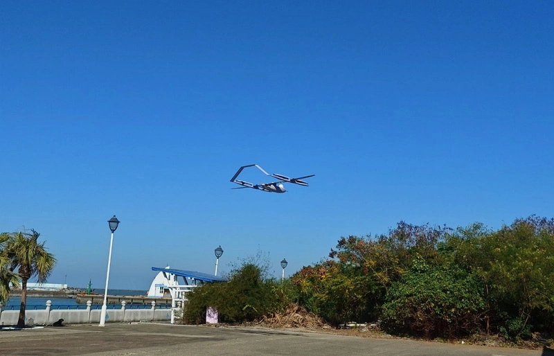 美國長航程垂直起降無人機展示（2）