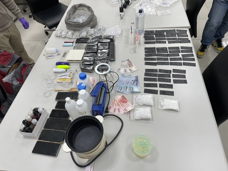 台中男因案遭通緝  特勤警攻堅逮人查獲槍毒