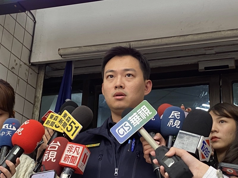 隨機攻擊案配槍爭議　所長：員警皆符勤務規定