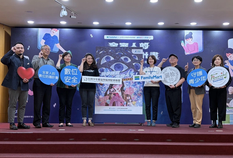 青少年每天用3C逾7小時　民團推數位素養漫畫