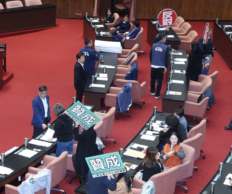 綠提案將黃國昌移送立院紀律委員會　藍白封殺