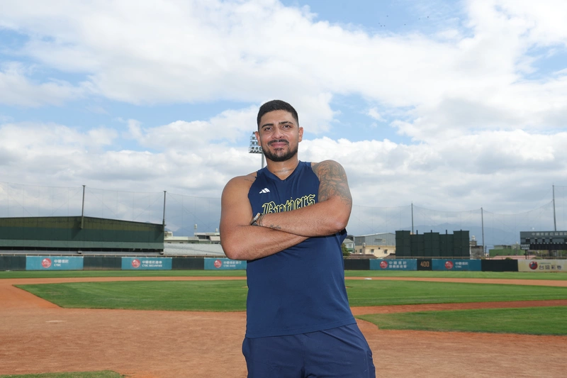 羅戈花2天飛機抵台 休賽季6週重訓備戰中信兄弟