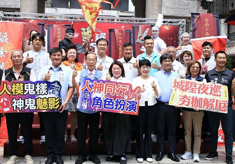 嘉義城隍夜巡  睽違百年鎮南媽、彰化媽再度連袂