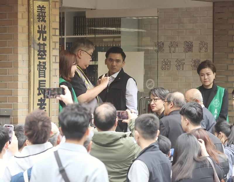 赴義光教會追思　蕭副總統：認識真相守護台灣未來