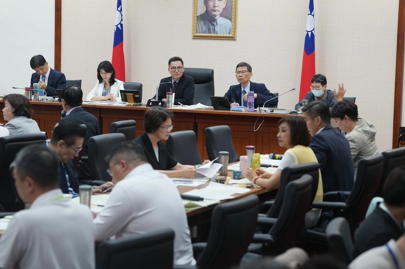 立院審無人載具條例　賴瑞隆提案較政院版增300億
