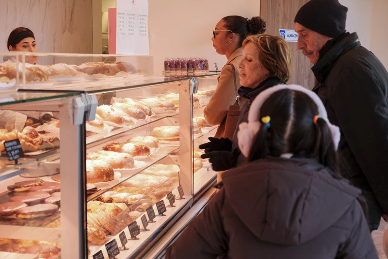 西班牙慶祝三王節 糕餅店國王蛋糕人氣旺
