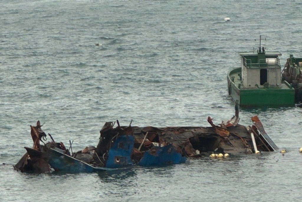 中國籍漁船擱淺馬祖東引　清除作業造成海纜受損