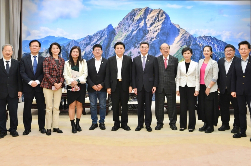 !《放・獨家》總預算案明日有望付委...政院「玉山廳」協商誠意滿滿、卓榮泰妙喻：盼像爬過玉山一樣、爬過這個山頭！