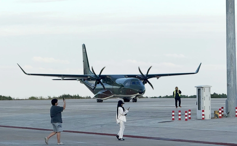 泰柬邊境局勢緊張 泰國武里南府機場可見軍機停靠