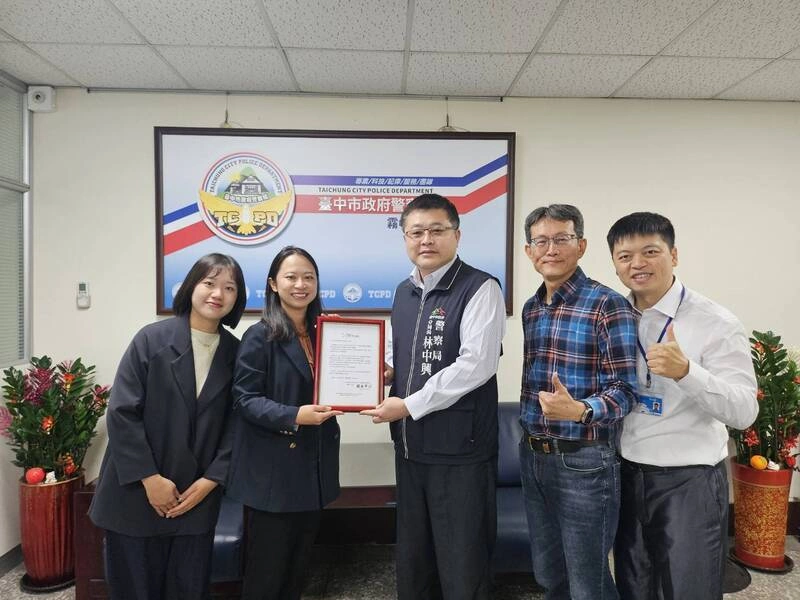 台中警助日選手處理事故　日台協會致贈感謝狀