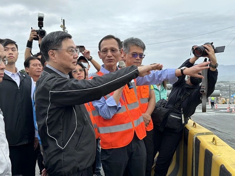 卓榮泰赴花蓮關心馬太鞍溪橋工程進度（2）