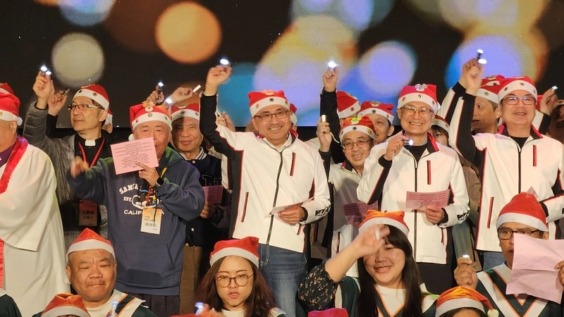 侯友宜耶誕平安晚會報佳音