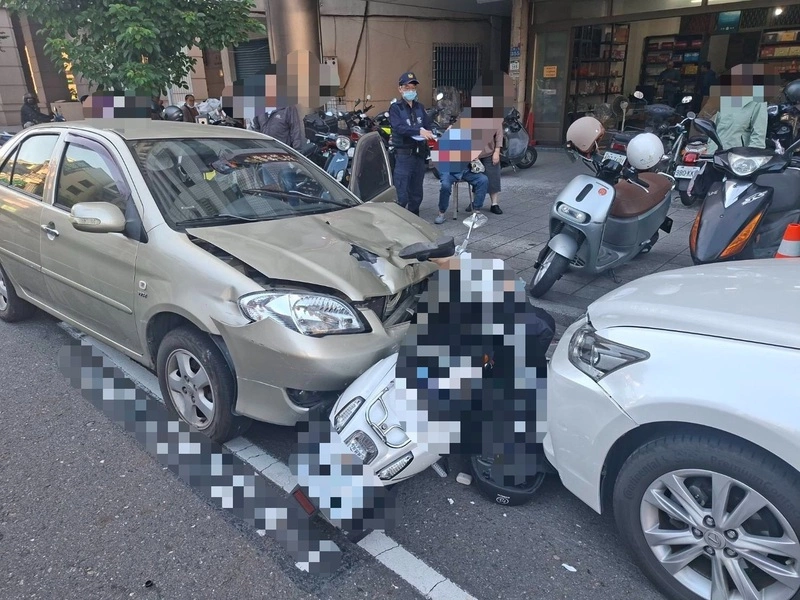 高雄7旬婦開車逆向衝撞　機車女騎士送醫不治