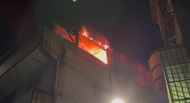 基隆頂樓加蓋暗夜陷火海