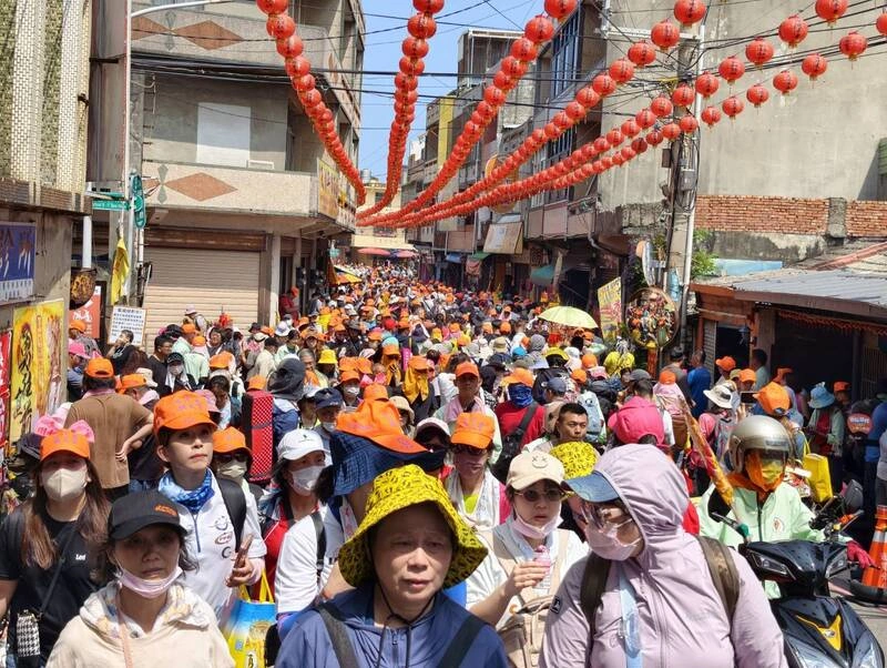 白沙屯媽祖進香返抵拱天宮 眾聲嗨喊「進喔」後安座