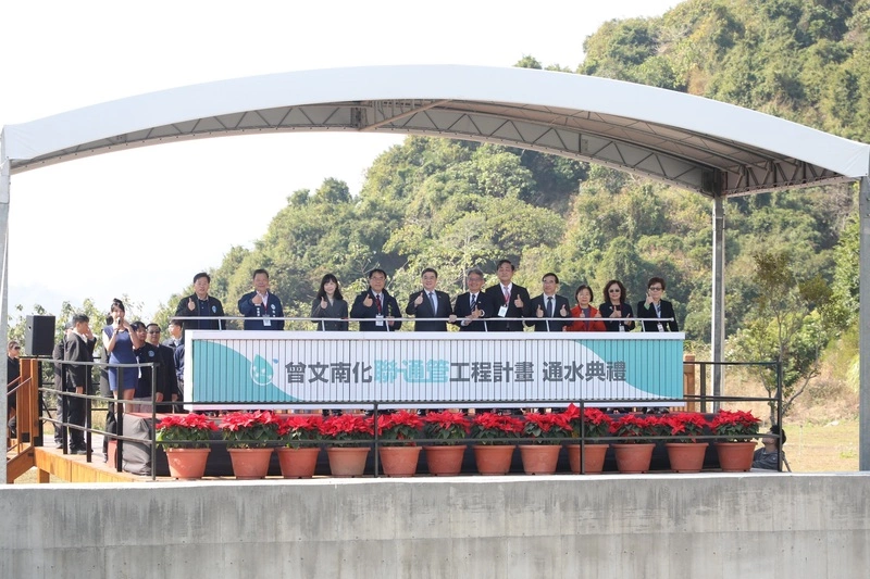 卓榮泰出席曾文南化聯通管通水典禮