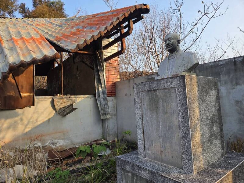 台中公墓火警頻傳　楊肇嘉祖厝拆遷文物遭燒毀