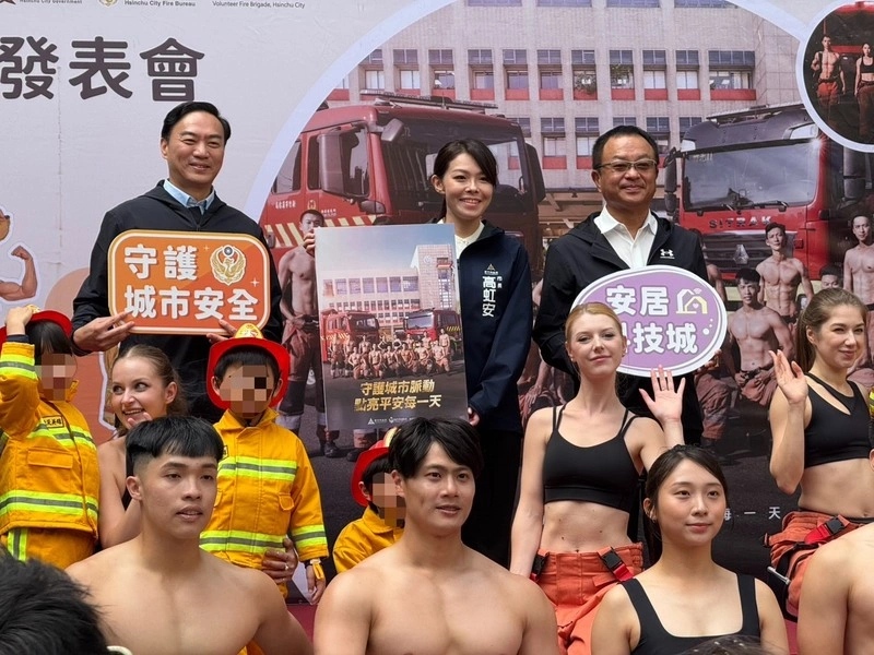 高虹安復職首場行程　宣傳竹市消防形象月曆