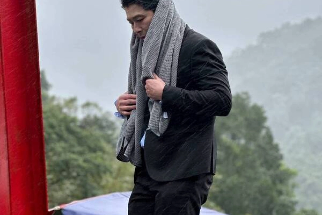 黃少祺低溫拍落水戲