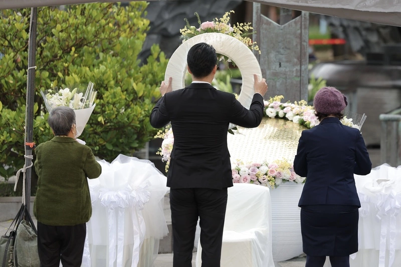 蔣萬安追思228致歉　受難家屬舉牌「原諒無可能」