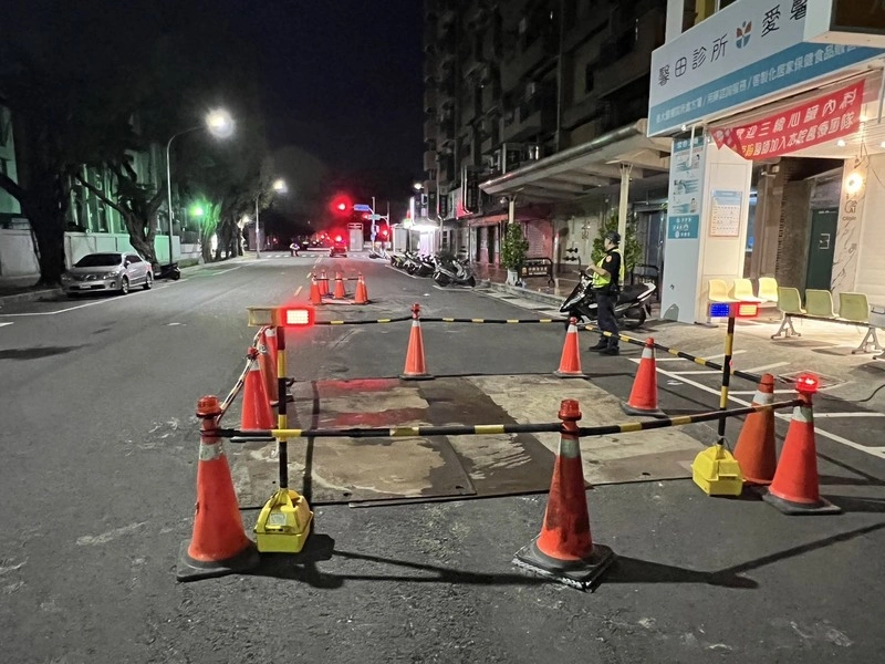 高雄同慶路坑洞　初判自來水管破損已修復回填