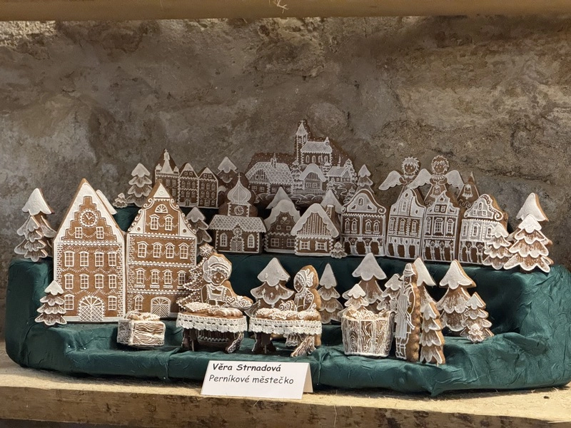 古捷克耶誕市集登場 展出多元造型薑餅屋
