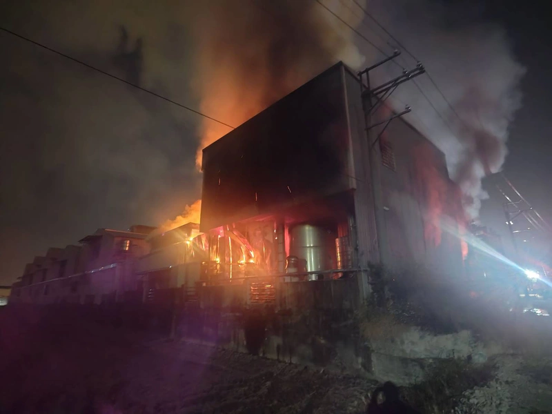 彰化輪胎工廠倉庫深夜起火