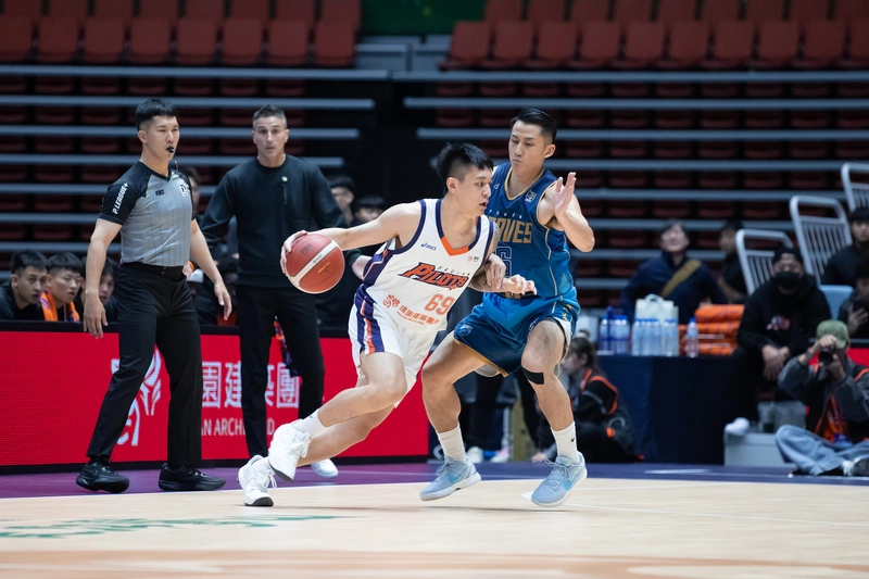 PLG盧峻翔飆20分　領航猿開季3連勝