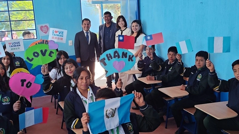 台糖採購瓜國咖啡豆　收益回饋興建教室支持友邦教育