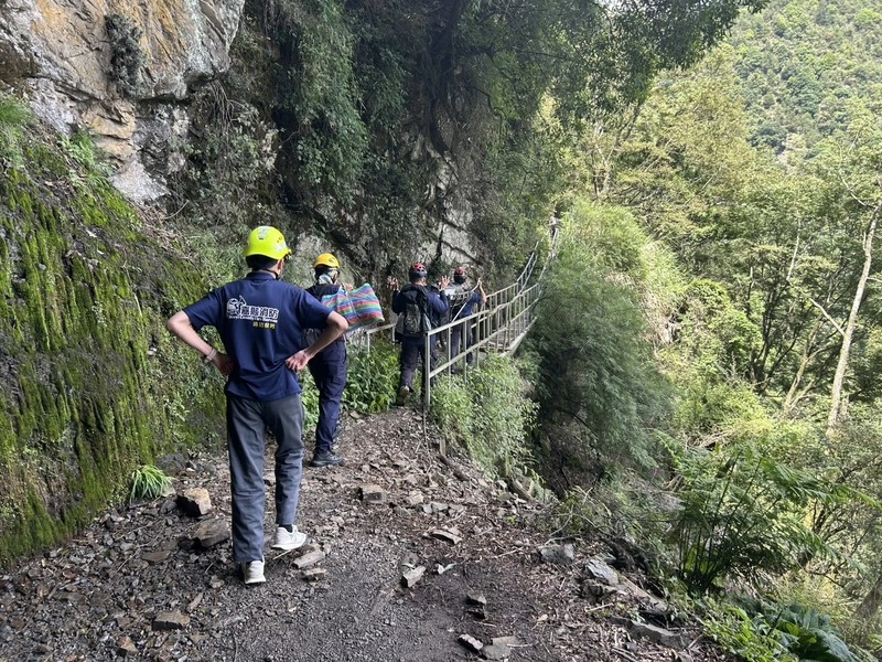阿里山登山客滑落邊坡　消防救出送醫不治