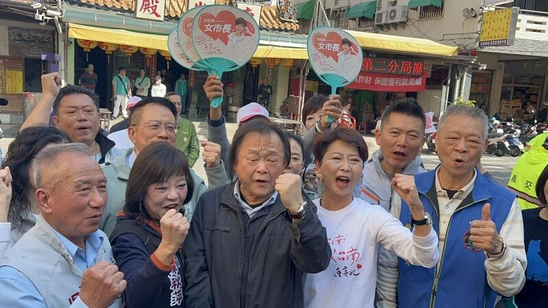 民進黨台南市長初選　王世堅為陳亭妃站台
