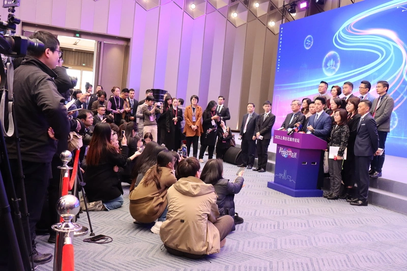 蔣萬安率團參加雙城論壇　眾多兩岸媒體採訪