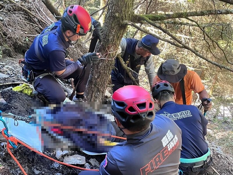 男子登玉山失足跌落50公尺深邊坡  送醫不治