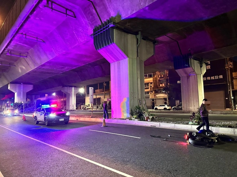 高雄男無照開車逆向撞2機車　毒品快篩呈陽性