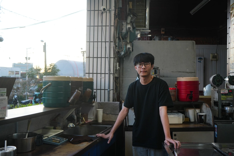 東港飲料店闆娘學印尼語博感情　漁工都稱姐姐