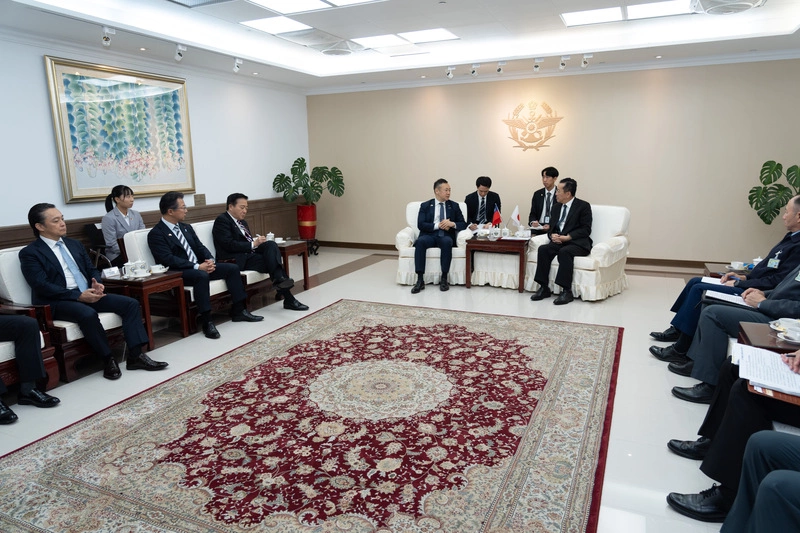 顧立雄接見鈴木馨祐　盼深化雙邊國防交流