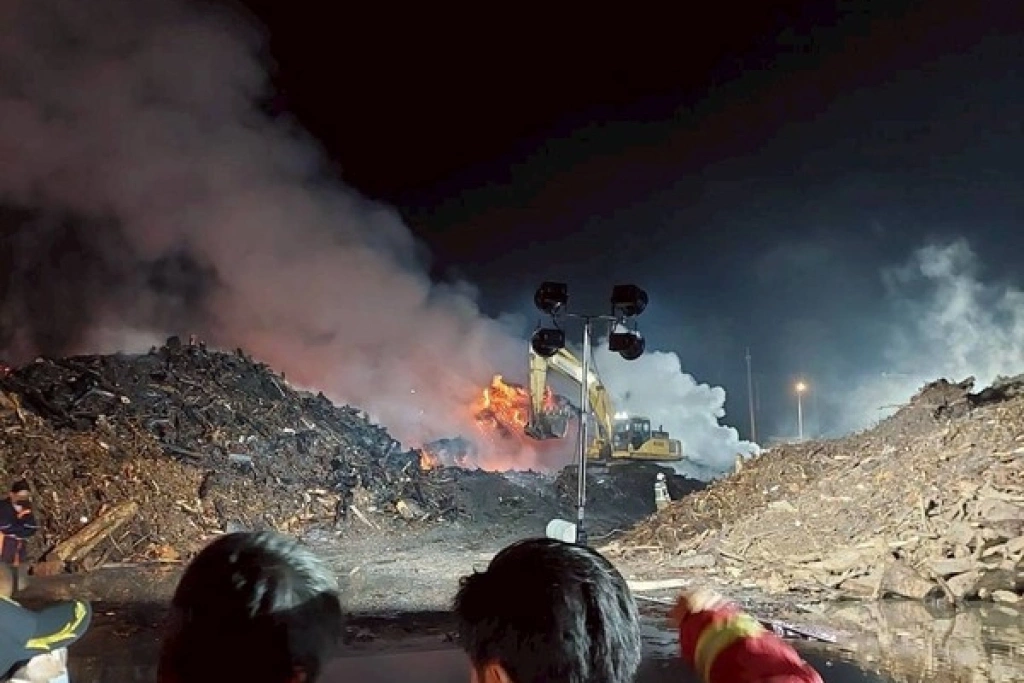 台南烏樹林暫置場殘火處理