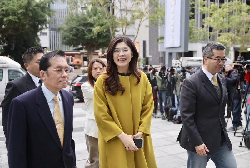 鄭麗文赴馬英九內湖辦公室拜會