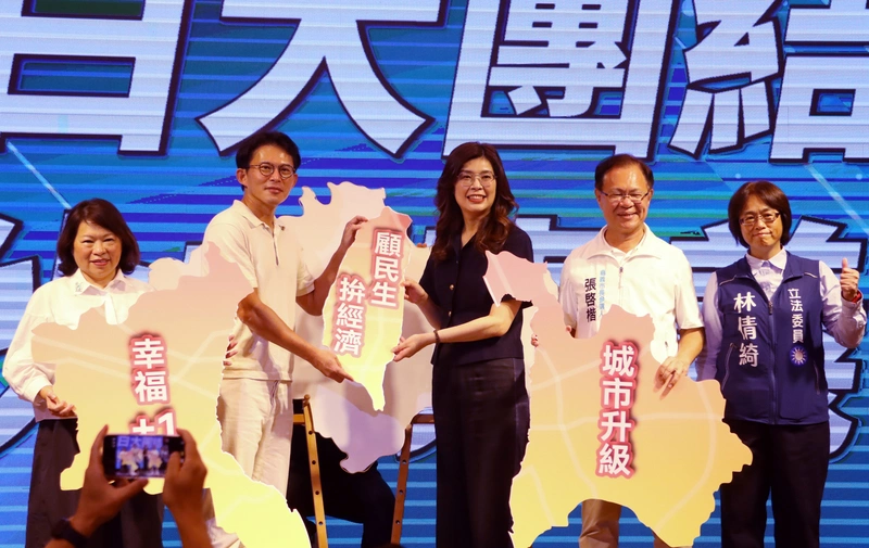 藍白主席合體挺張啓楷　向政院爭取嘉義輕軌建設