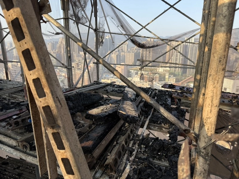 高雄大樓工地火警 工務局勒令停工