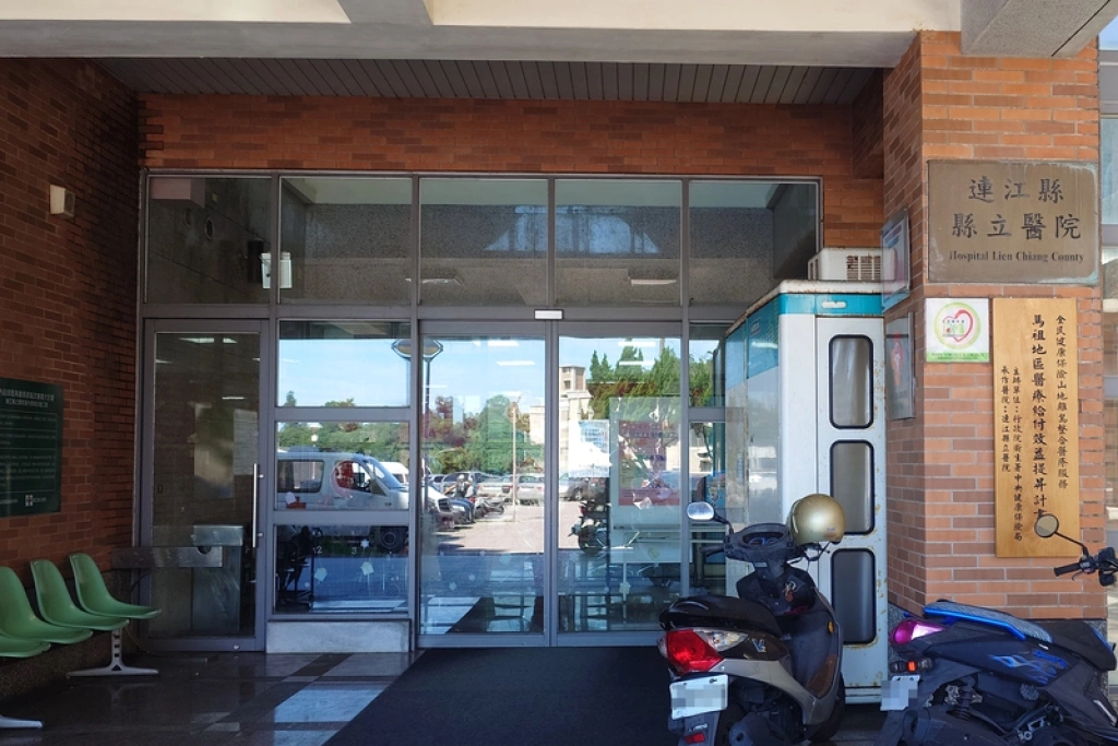 病房送暖　馬防部軍人自願輪班照顧同袍父親