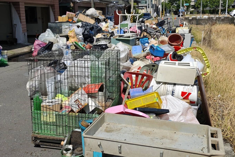 台南獨居婦透天厝堆滿回收物　志工助清逾27噸