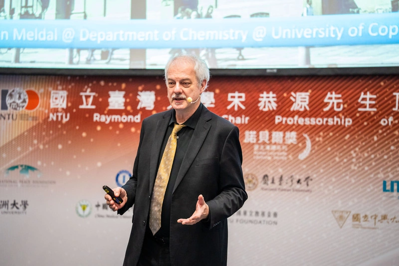 諾獎得主：教育應對全球危機 科學素養從小學培養