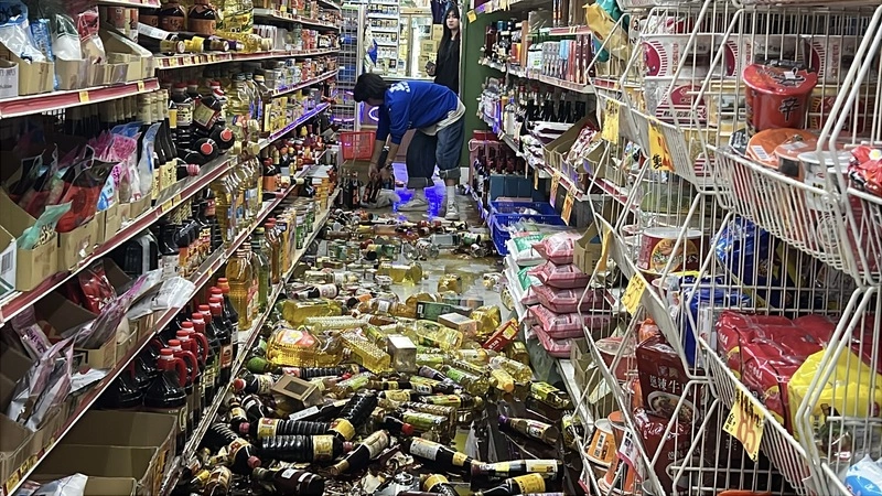 台東規模6.1地震　賣場物品散落一地