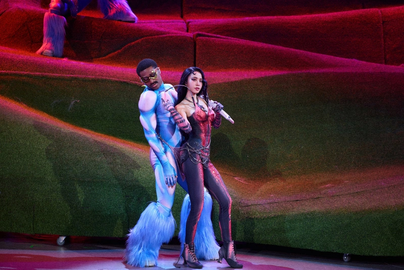 蔡依林紅色緊身勁裝登大巨蛋　火熱嗨唱（2）