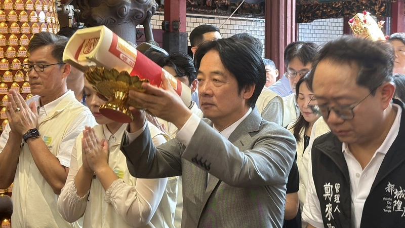 總統出席竹塹中元城隍祭扶轎　祈願國泰民安風調雨順