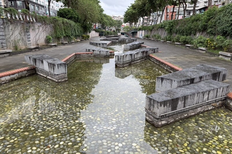 新北市新莊中港大排完成年終大掃除